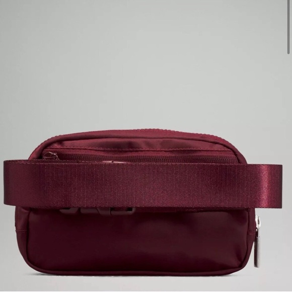 Lululemon Everywhere Belt Bag NWT - Picture 3 of 4